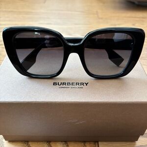 BNWT Burberry Black Sunglasses